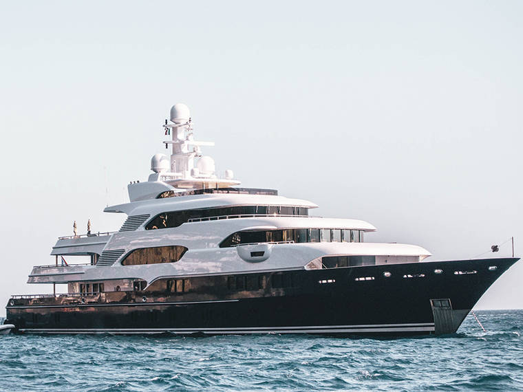 Golden Sands Yacht Escape: A Day in Saudi Waters